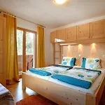 Haus Jasmin בית הארחה אלמאו